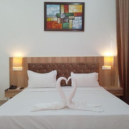 Hotel Lake View By Bookingcare Chhatarpur Bagian luar foto