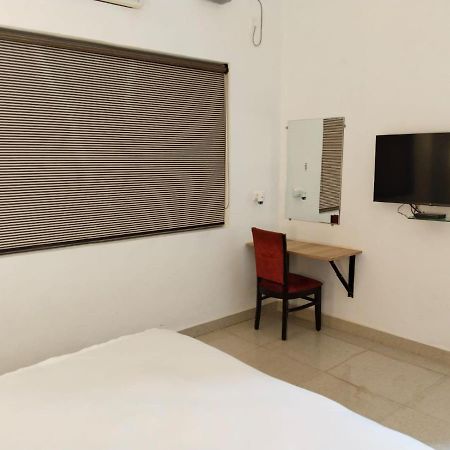 Hotel Lake View By Bookingcare Chhatarpur Bagian luar foto
